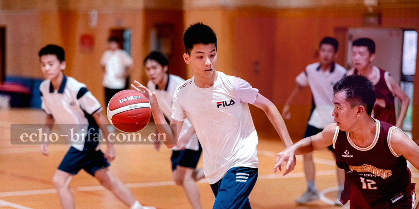深色背景上流动的荧光绿与高原蓝数据线条抽象纹理